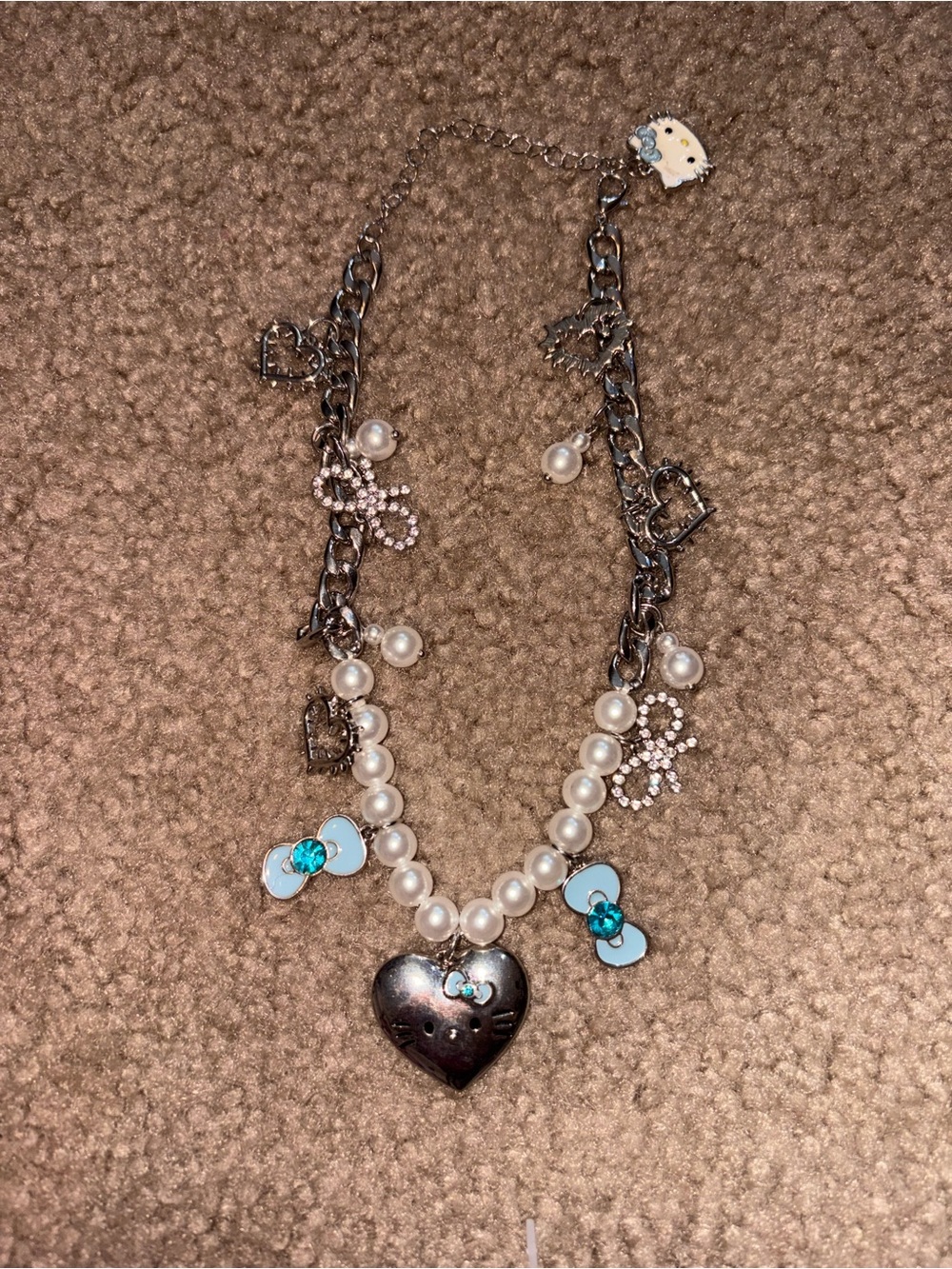 Hello Kitty x Forever 21 necklaces #hellokitty #y2k #2000s #hollister 🤍